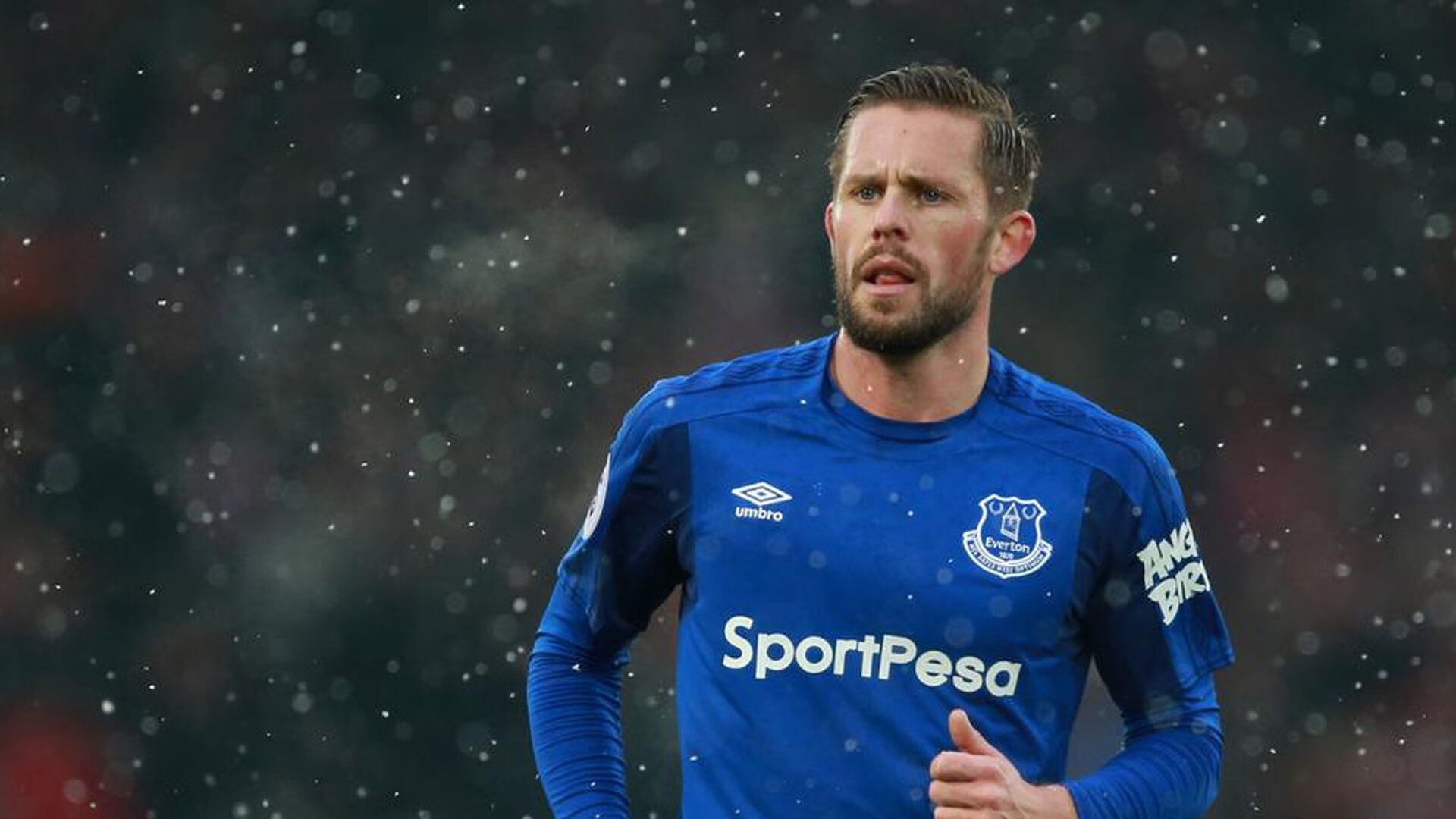 “雪地争锋：北极极寒赛段的速度传奇”，北极雪地飙车电影